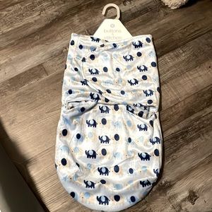 BRAND NEW BABY SWADDLE